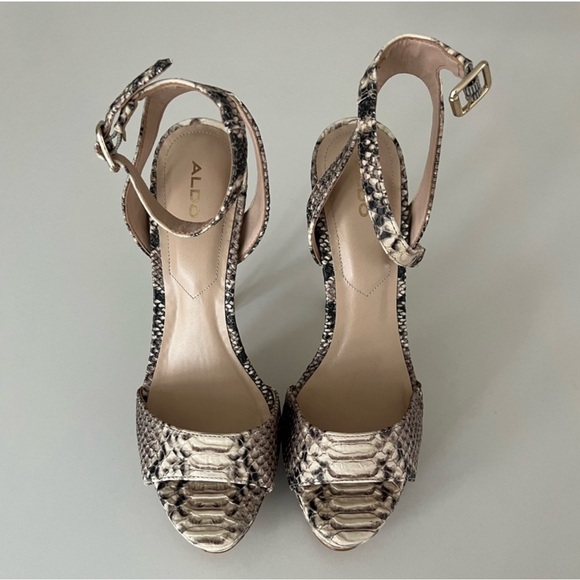 Heels - Picture 2 of 3